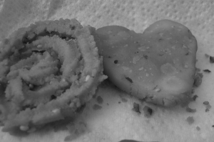 Chakris: traditonal Indian snack made of urad and rice flour on the left; my makeshift heart on the right.